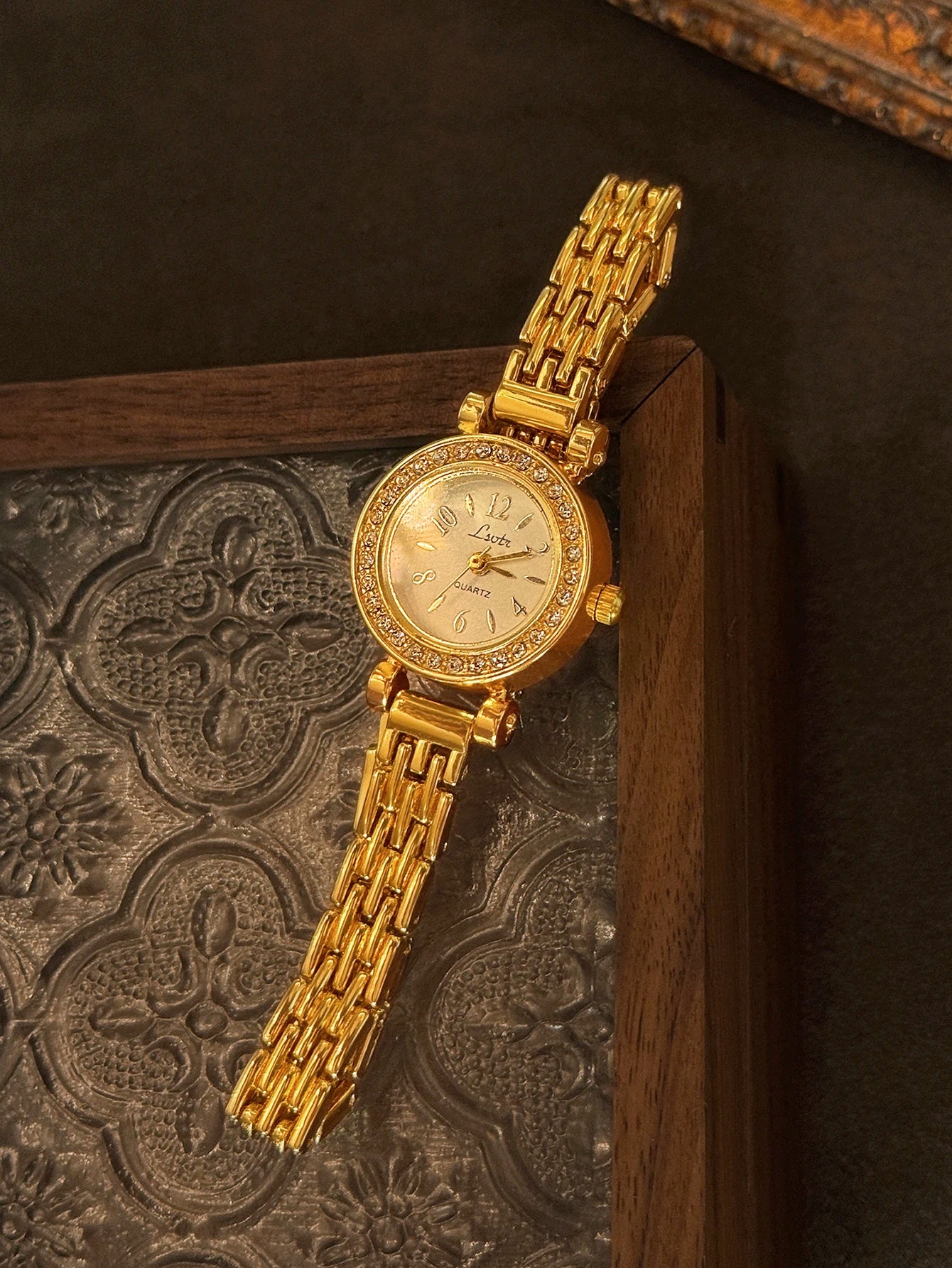 Vintage Rhinestone Classic Watch