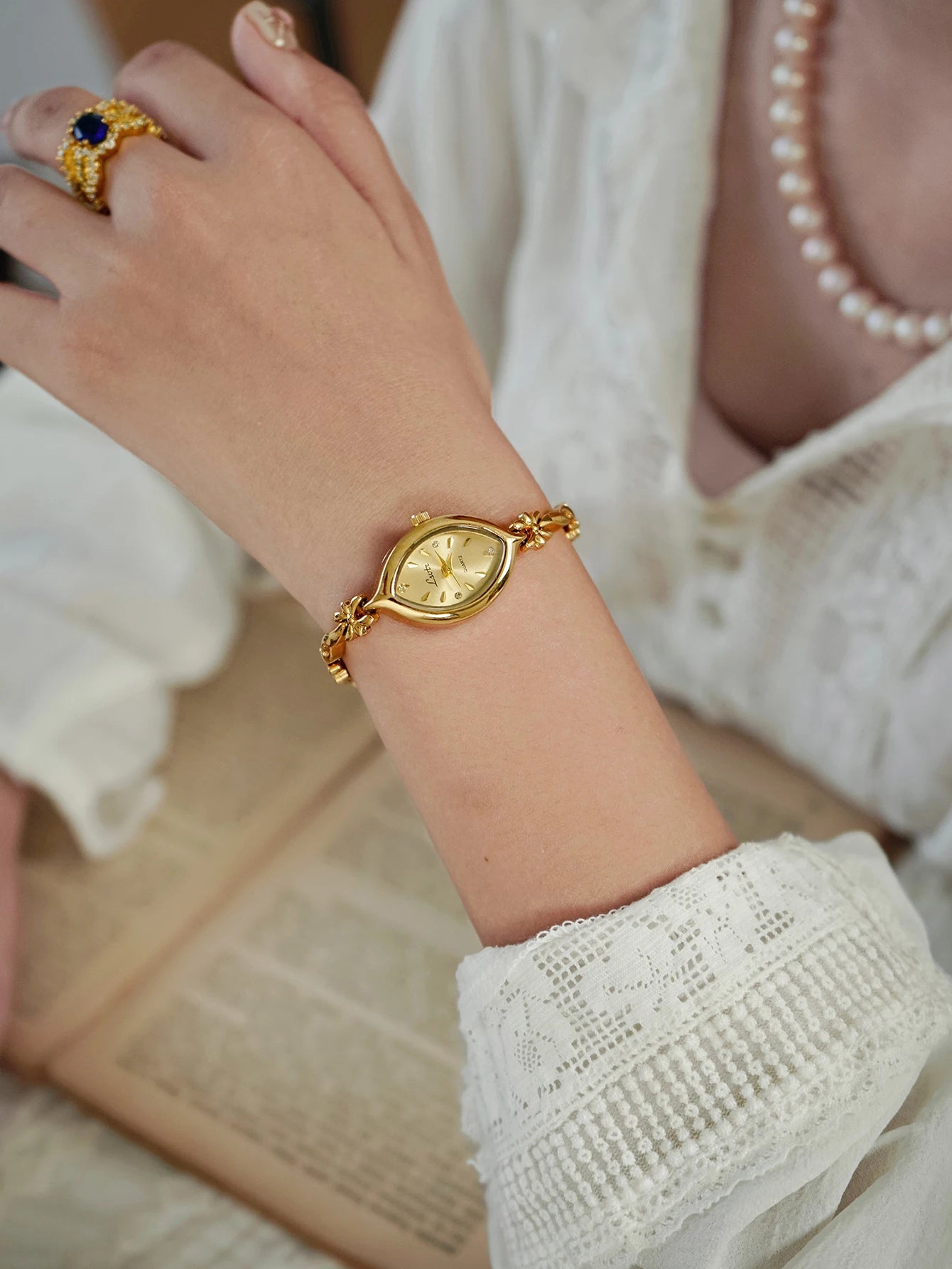 Metro Classic Compact Bracelet Watch
